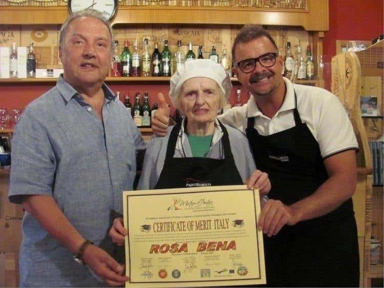 Da sinistra: Foglieni, mamma Rosa e il figlio Beppe